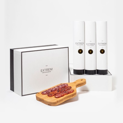 Cofre premium con 3 medias piezas de Lomo, Chorizo y Salchichón