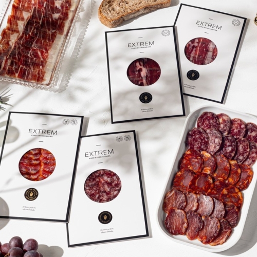 Gourmet Iberian tasting gift box with 6 hand carved  premium products + 1 free shoulder pack