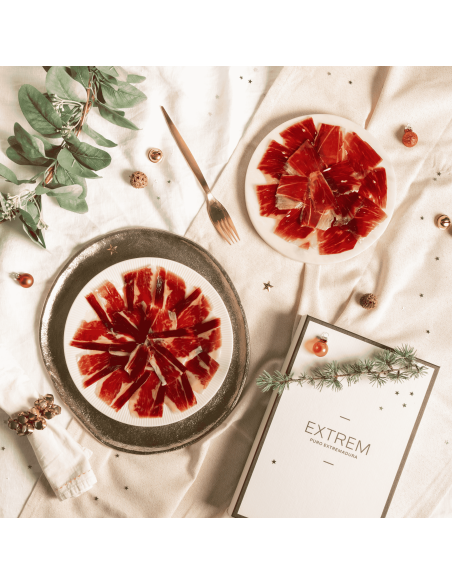 Gourmet Iberian tasting gift box with 6 hand carved  premium products + 1 free shoulder pack
